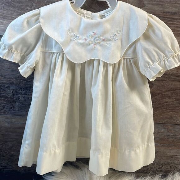 Infant Girls Dress,6mths (13-16lbs)Cream color w/floral embroidery on Dress Bib - Picture 1 of 3